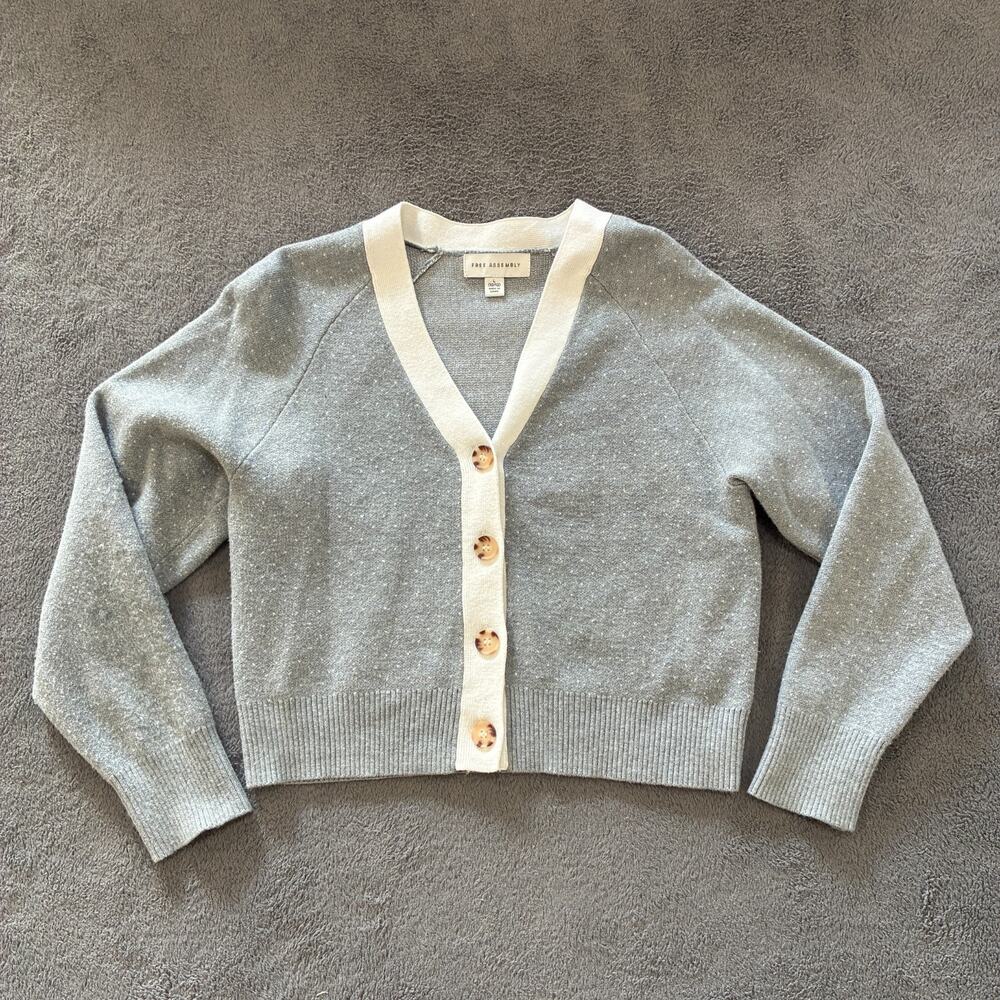 Free Assembly Gray White Cropped Cardigan Button Boxy Fit Sweater Youth Sz Large
